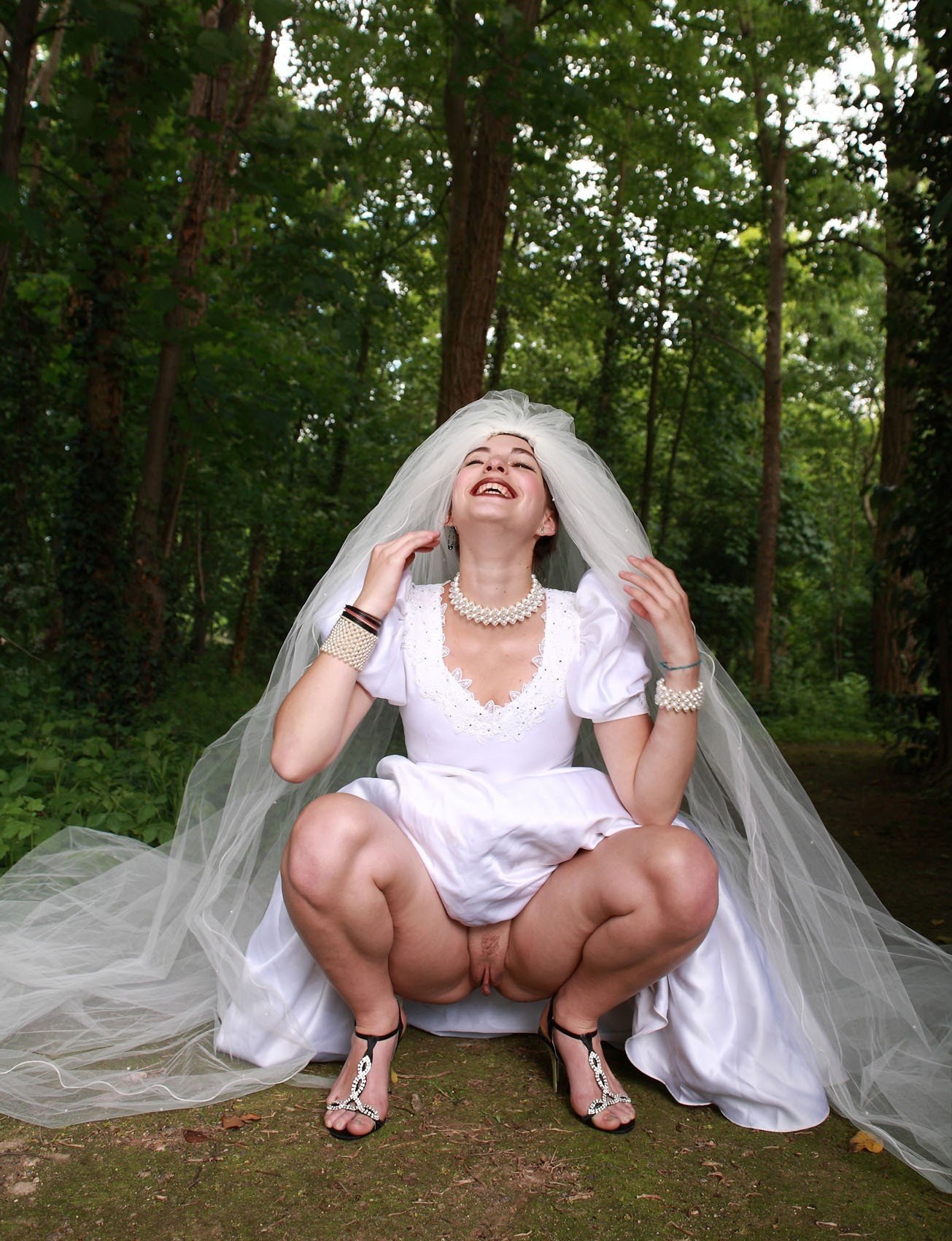 голые невесты без трусов фото 104
