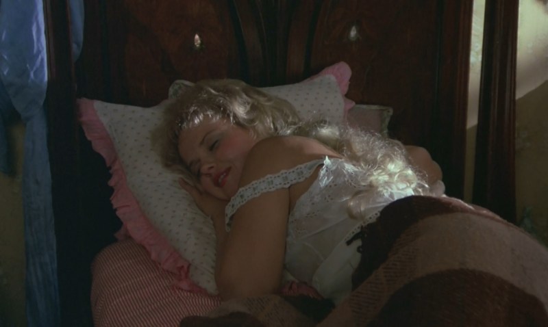 Голая Елена Яковлева Интердевочка (1989)