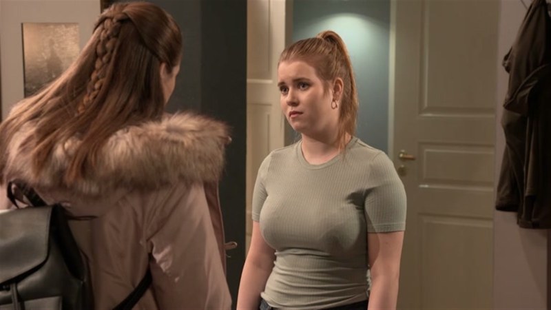 Hot Ginger Lee gets in the nude for teasing