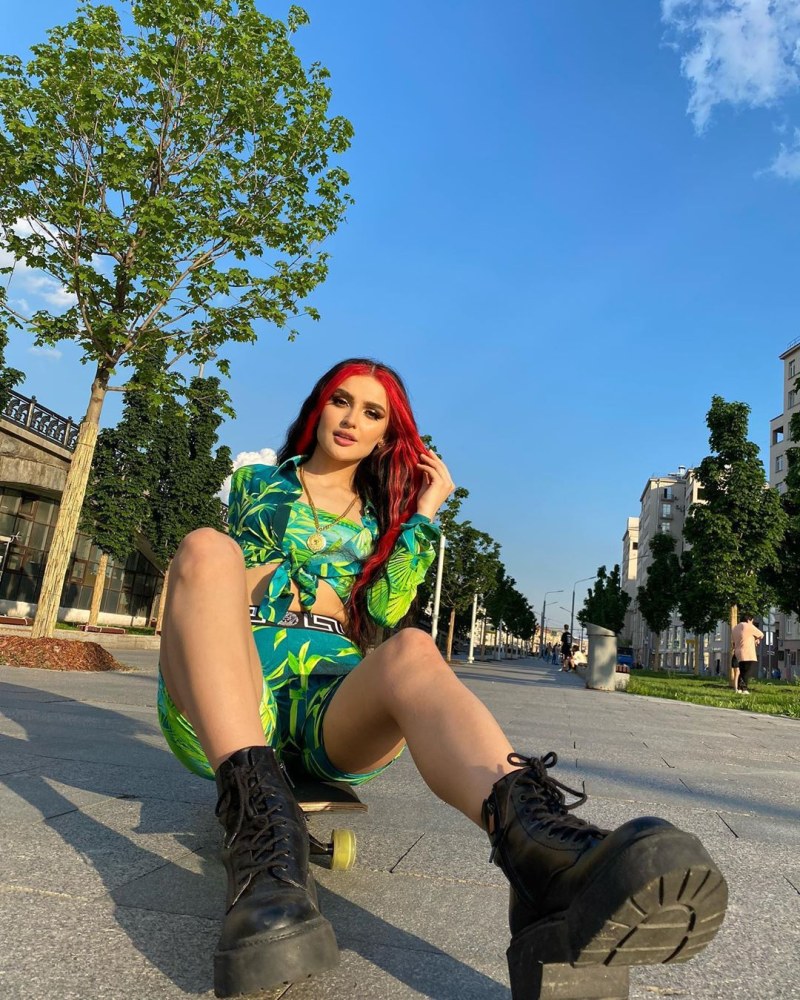 Дина саева в стрингах