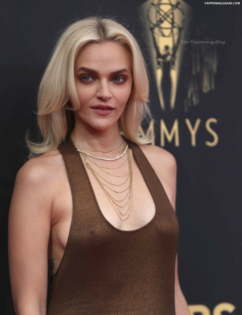 Голая Мадлен Брюэр Madeline Brewer