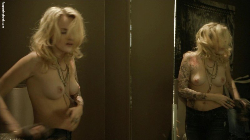 Голая Мадлен Брюэр Madeline Brewer