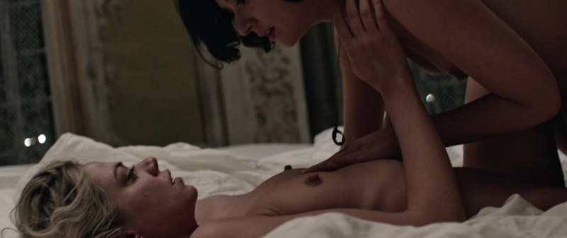 Анали Типтон голая грудь