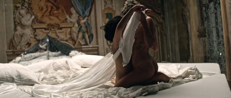 Марта Гастини лесби сцены