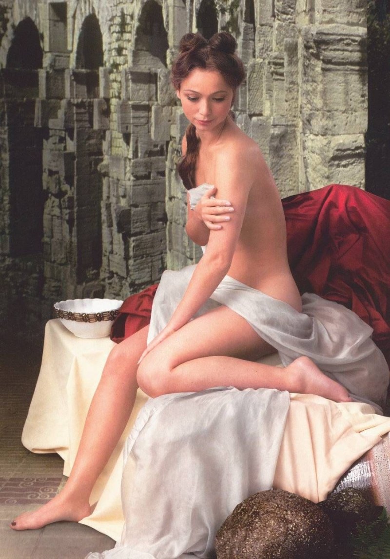 Елена Захарова оголила