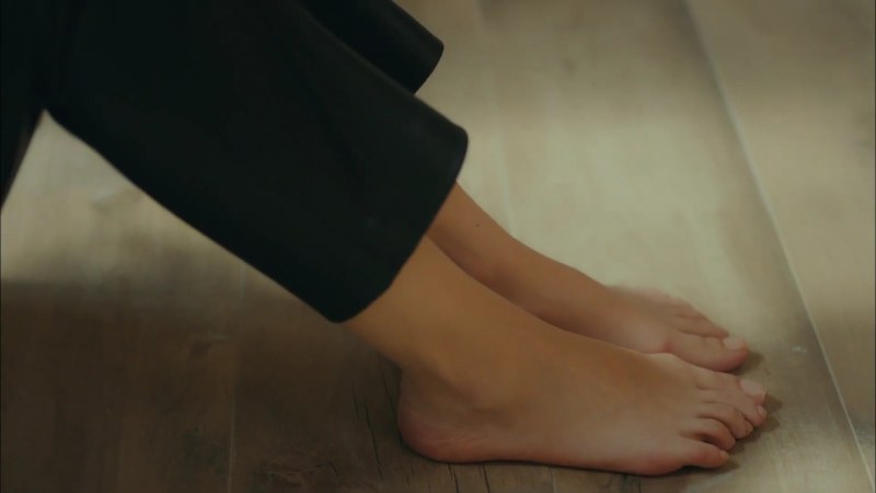 Неслихан Атагюль feet