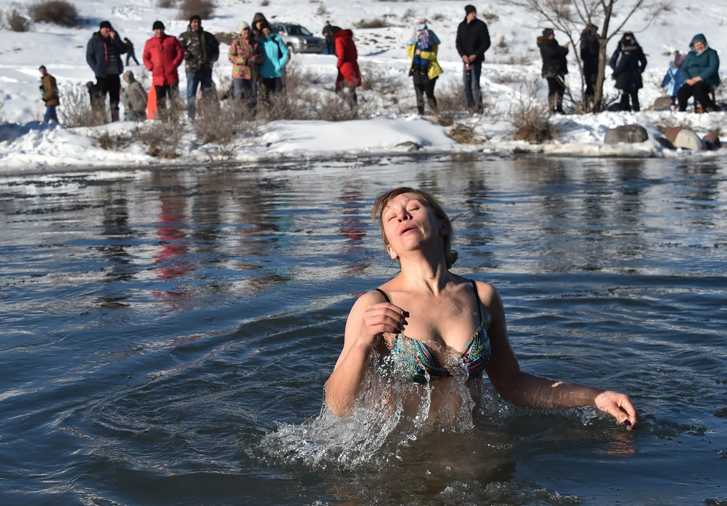 Голые женщины купаются на крещение (65 фото) - секс и порно lys-cosmetics.ru