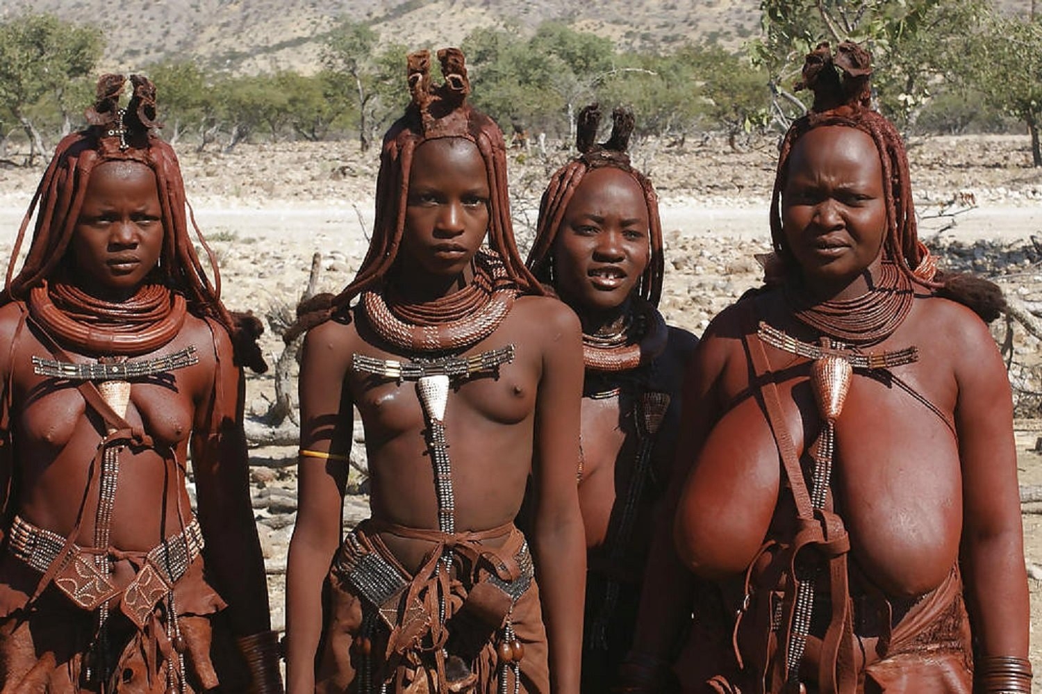 Негритянки одного раздетого племени