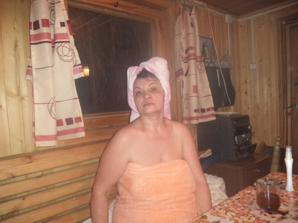 Тетка в леопардовых колготках