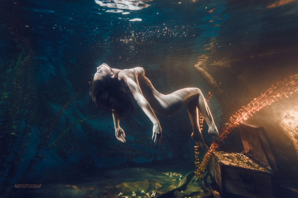 Подводная фотосессия ню