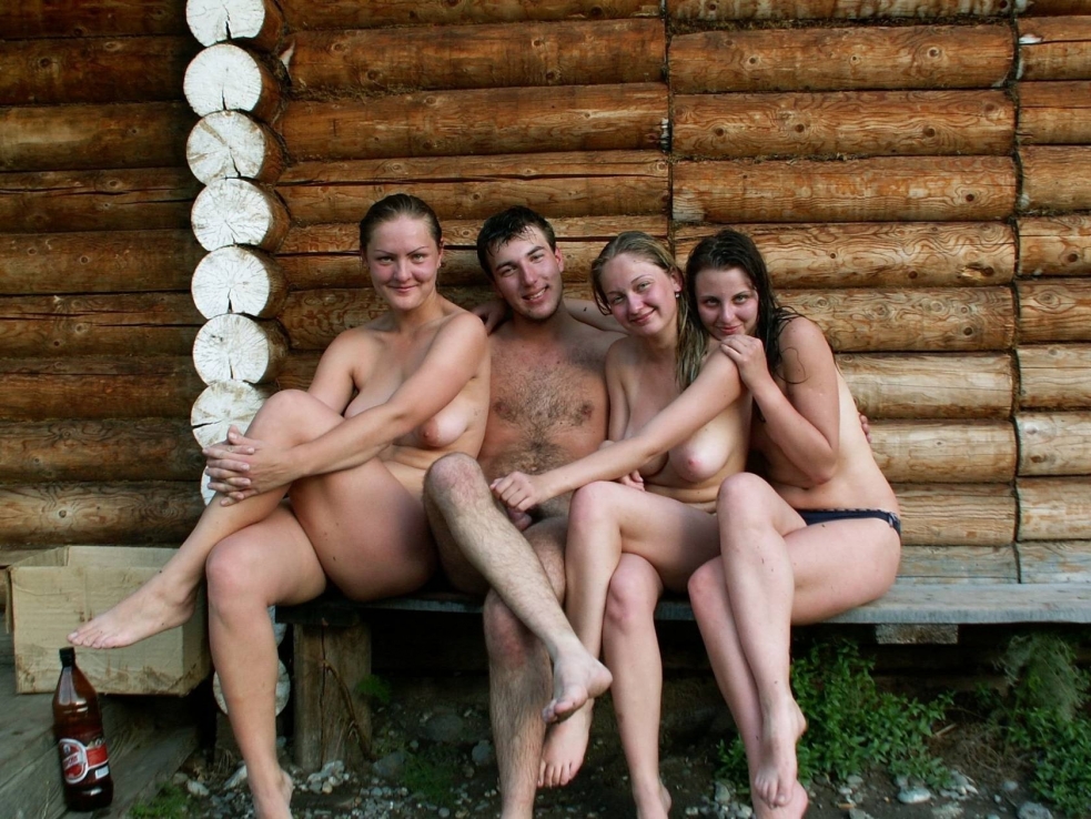Голые семейные пары в бане