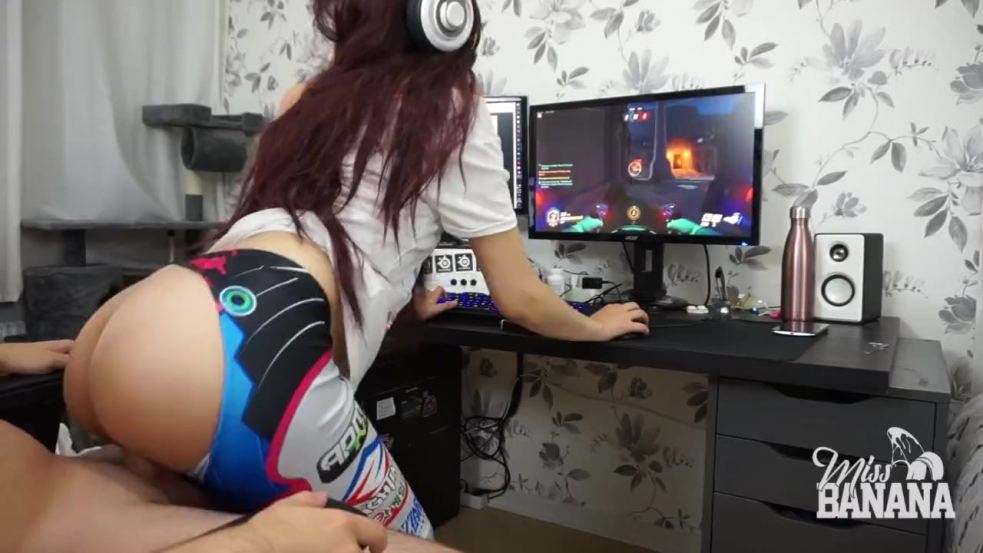 Жестко отодрал худых девушек