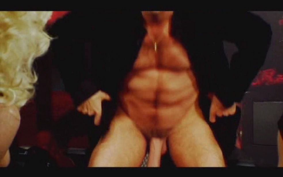 Quinn Lindemann ISTRIPPER голая грудь