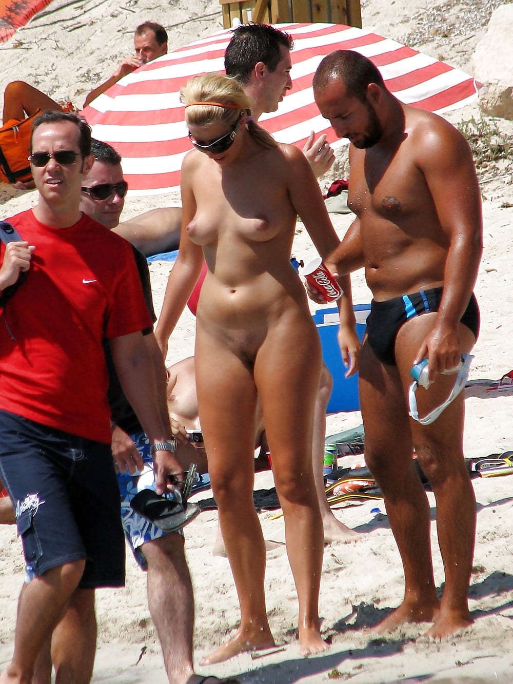 Голые парни на нудиском пляже (84 фото)