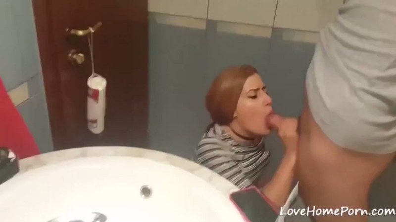 Сладкий трах в туалете кафе