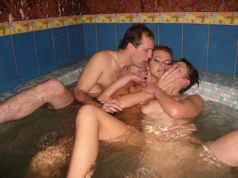 Трах в сауне с бассейном