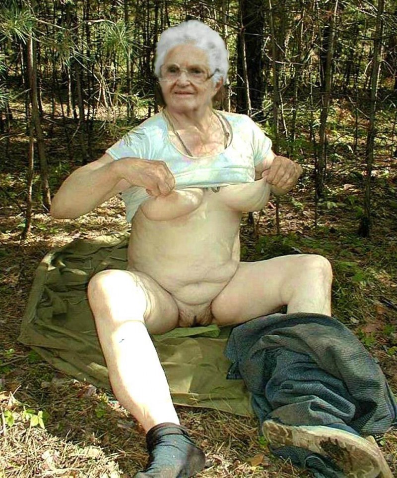 Старушки на природе ню