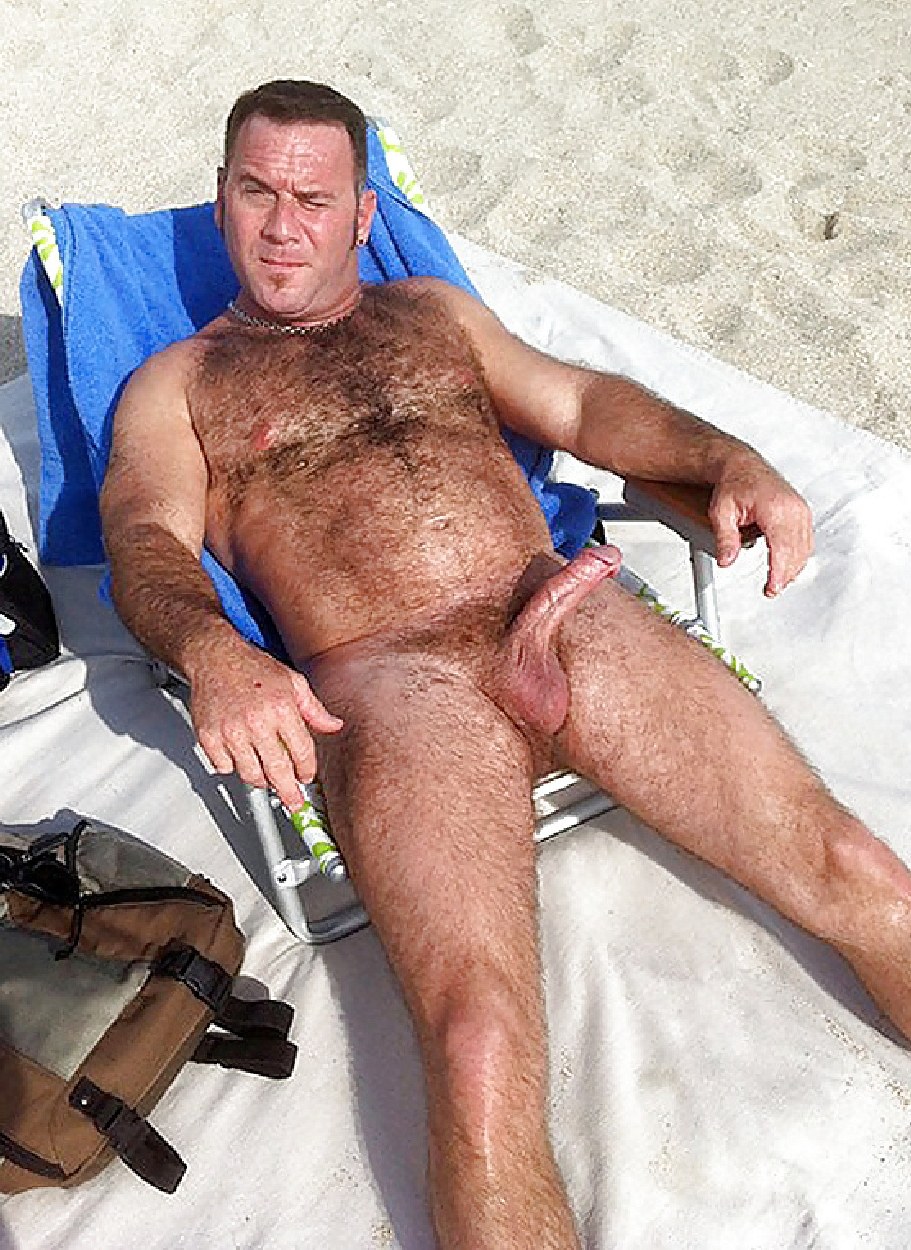 Голые зрелые мужики на пляже (60 фото) порно. 