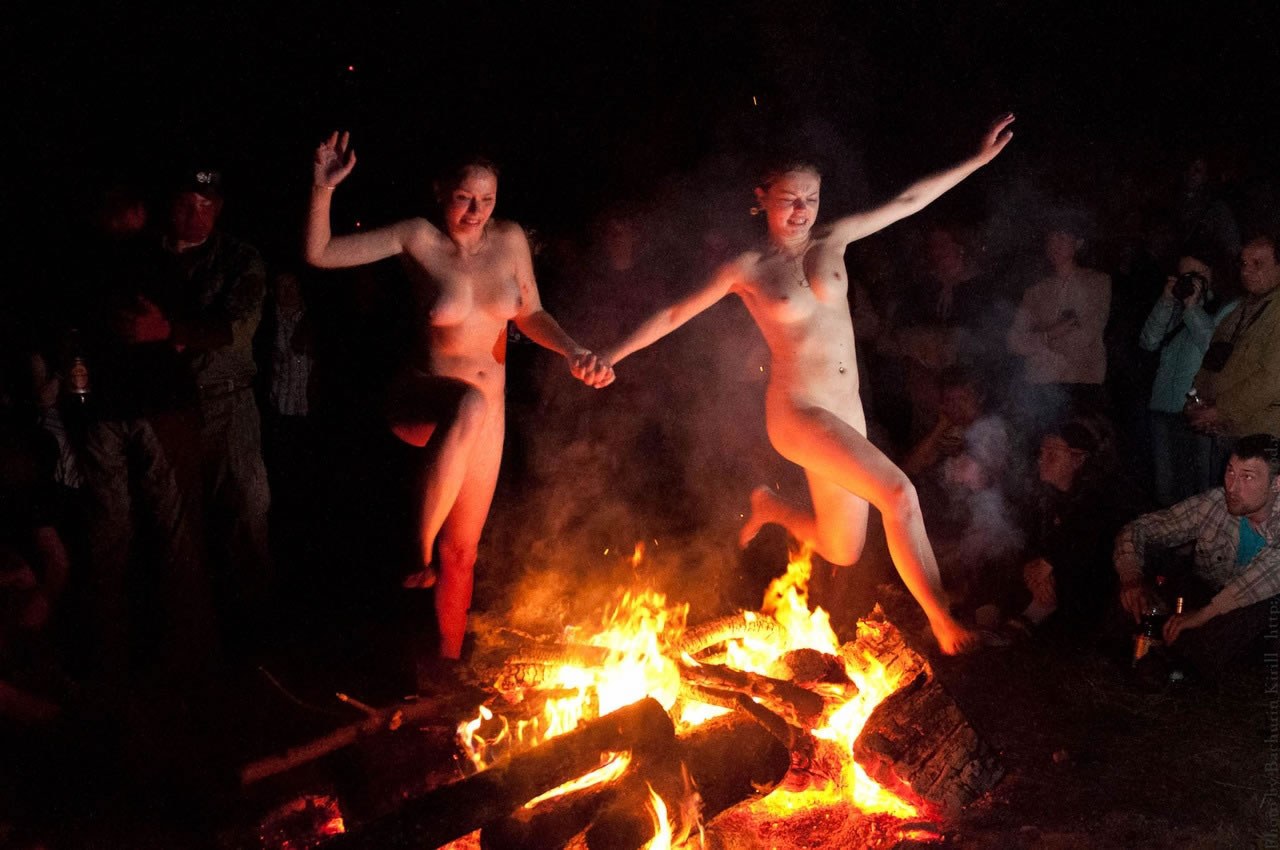 голые девушки на празднике ивана купала видео