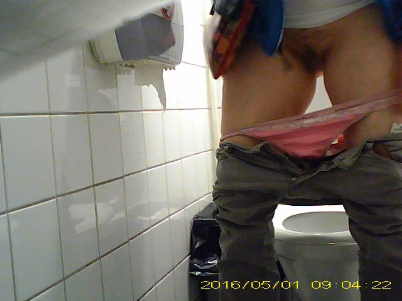 смотреть видео геи в туалете фото 28