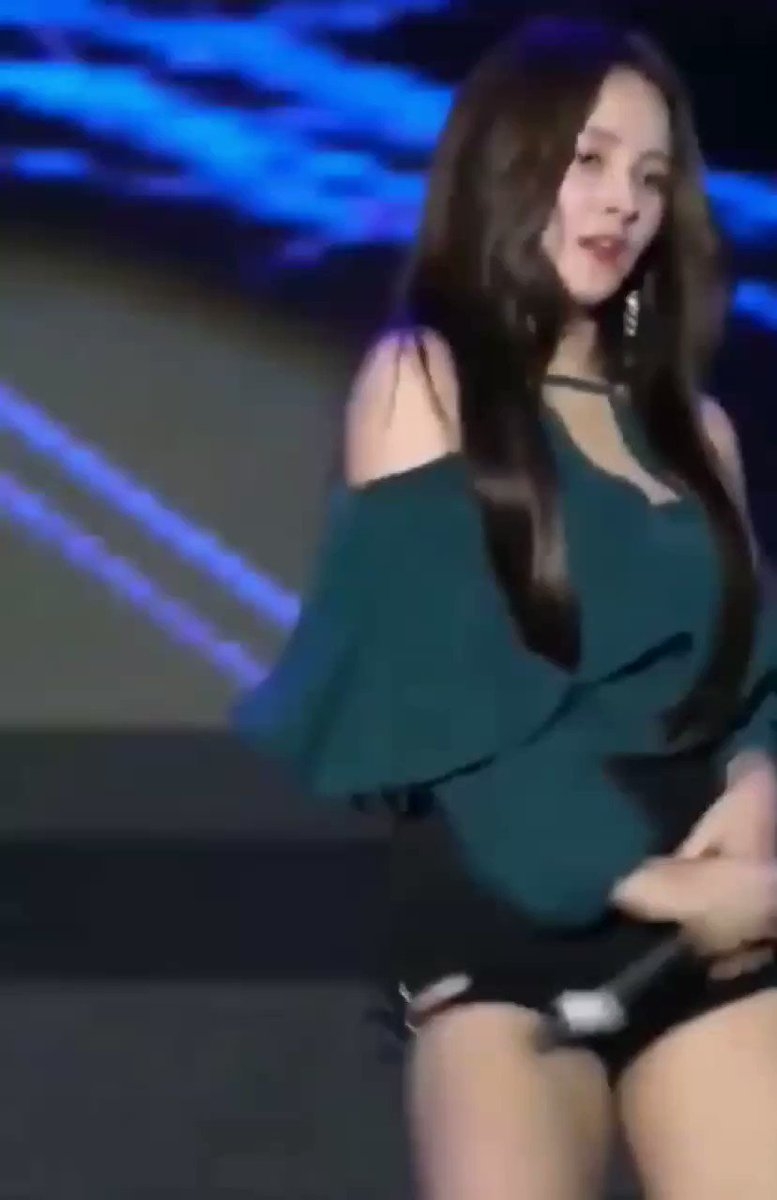 Нэнси Макдони MOMOLAND