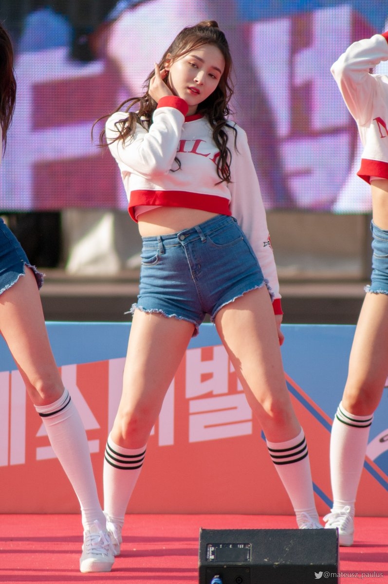 Nancy MOMOLAND горячие