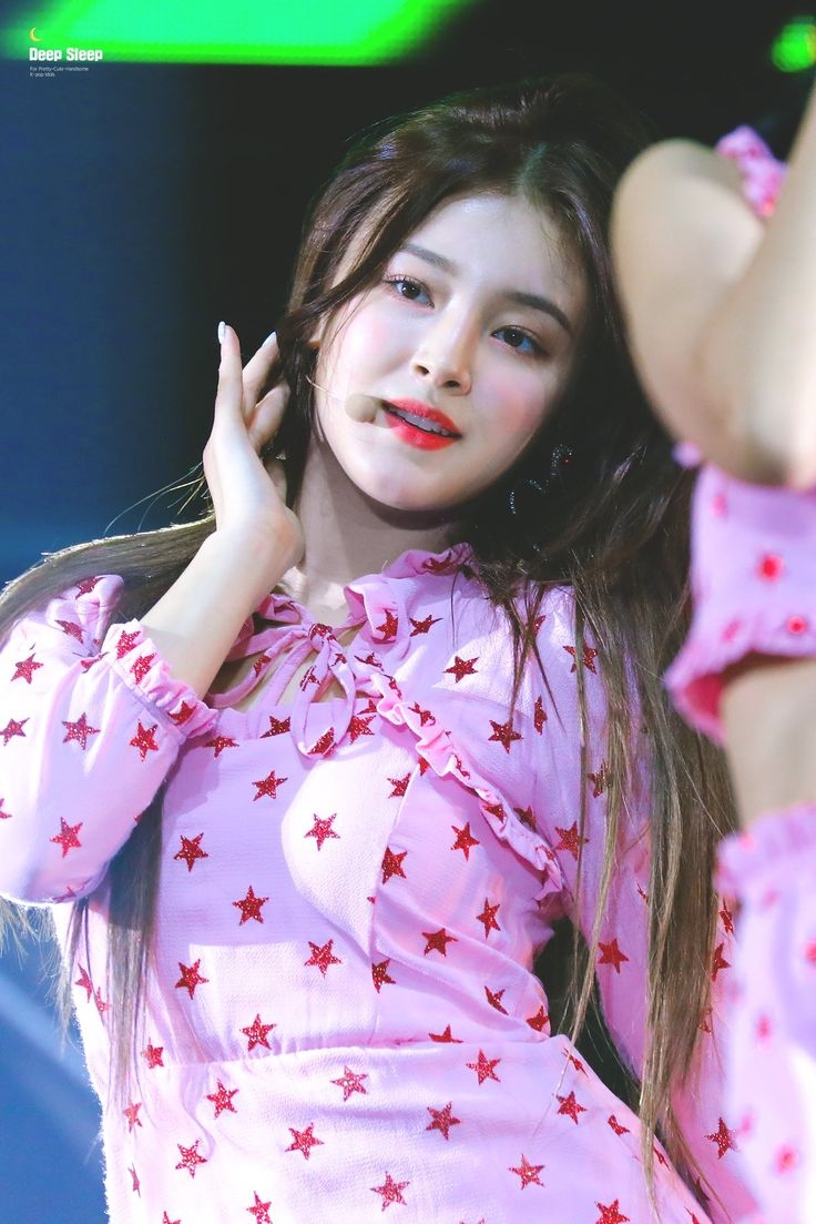Nancy MOMOLAND В купальнике