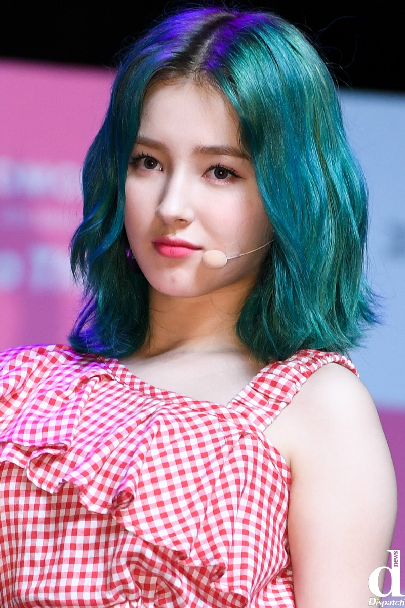 MOMOLAND Nancy leaked photo