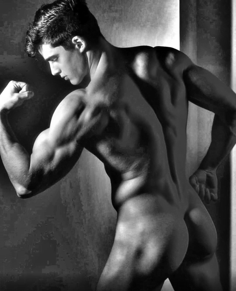Kris Evans бодибилдер голый