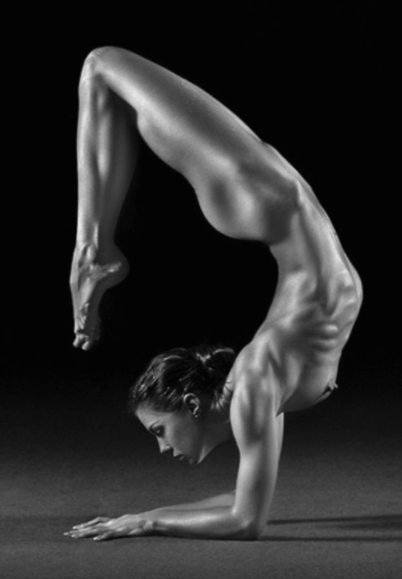 Magdalena Contortionist