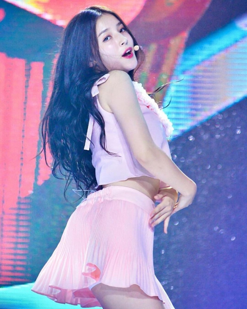 MOMOLAND Нэнси попа