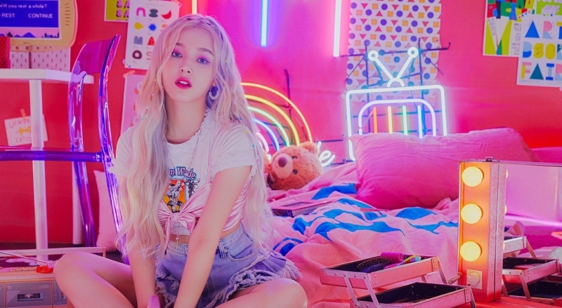 MOMOLAND Nancy в полный рост