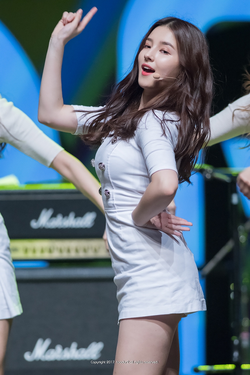 MOMOLAND Nancy AAA
