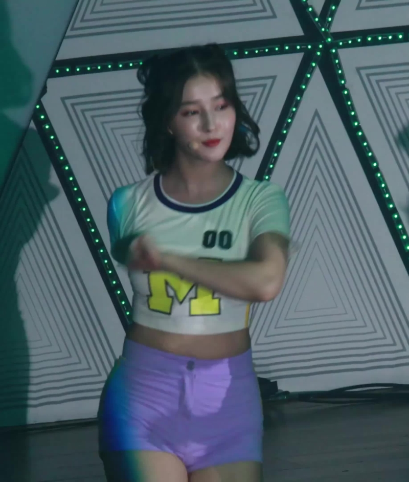 Nancy MOMOLAND блондинка