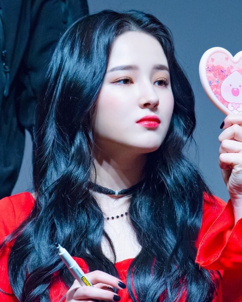 MOMOLAND Нэнси