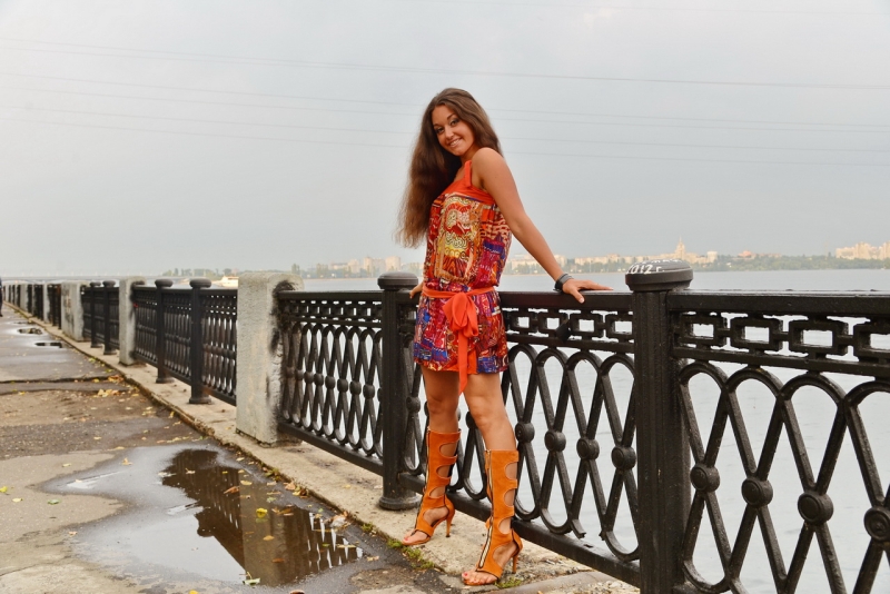 Irina Telicheva glad Orange