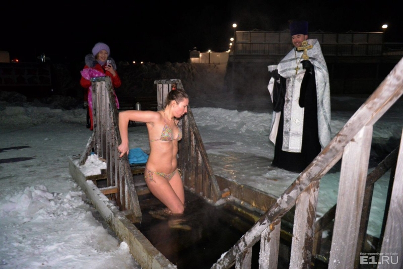 Купание в проруби голышом
