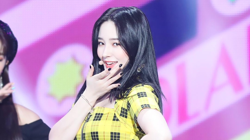 Группа MOMOLAND Nancy