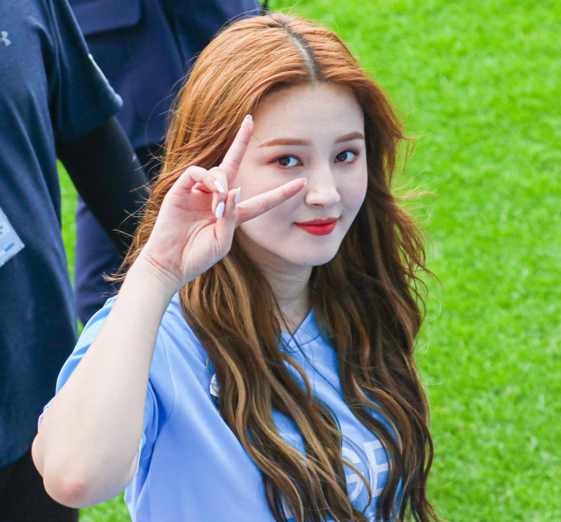 MOMOLAND Нэнси 2020