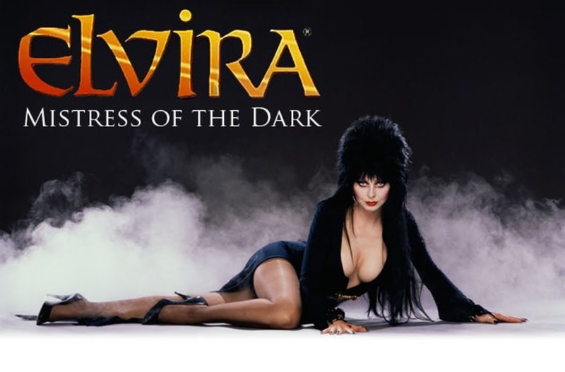 Elvira Devinamira в бикини