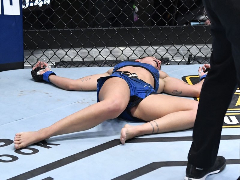 (UFC) Луана Пиньейру