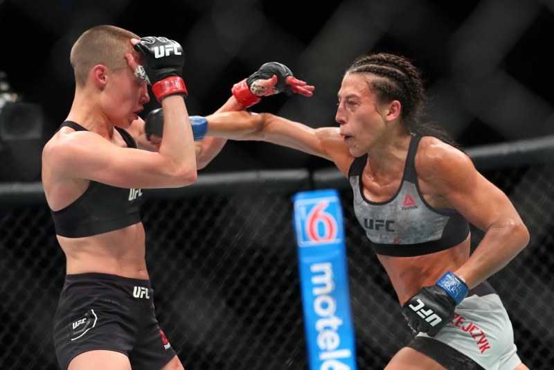 Ronda Rousey UFC грудь