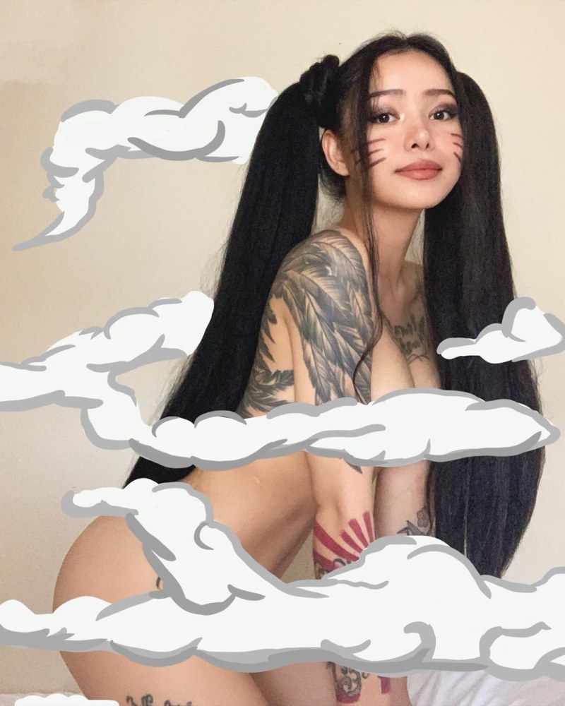 Bella Poarch сливы