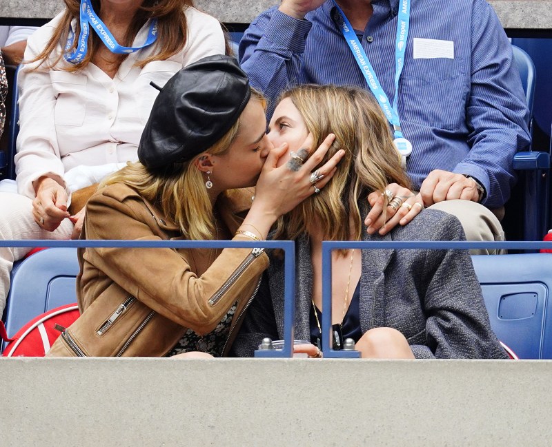 Ashley Benson cara Delevingne