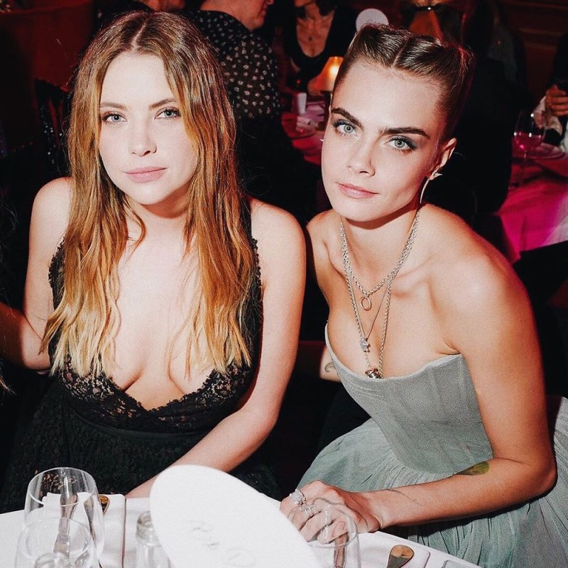 Cara Delevingne топлесс