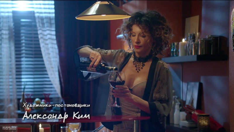 Голая Елена Подкаминская в сериале кухня