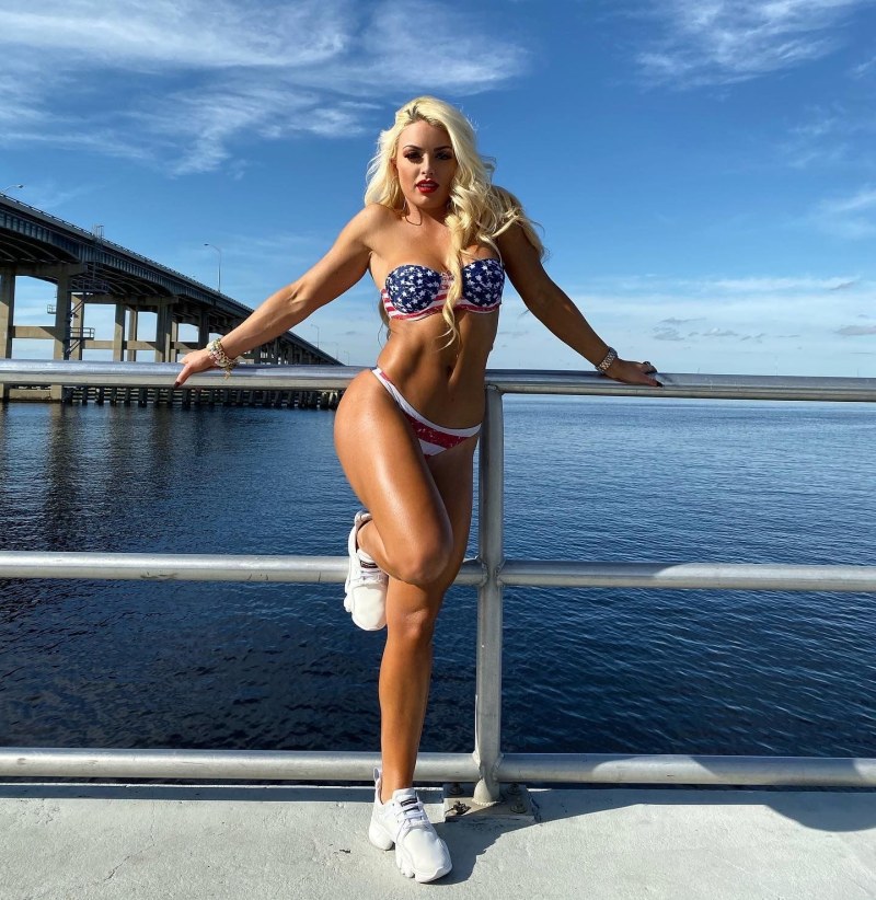Голая зрелая милфа Amanda Ryder