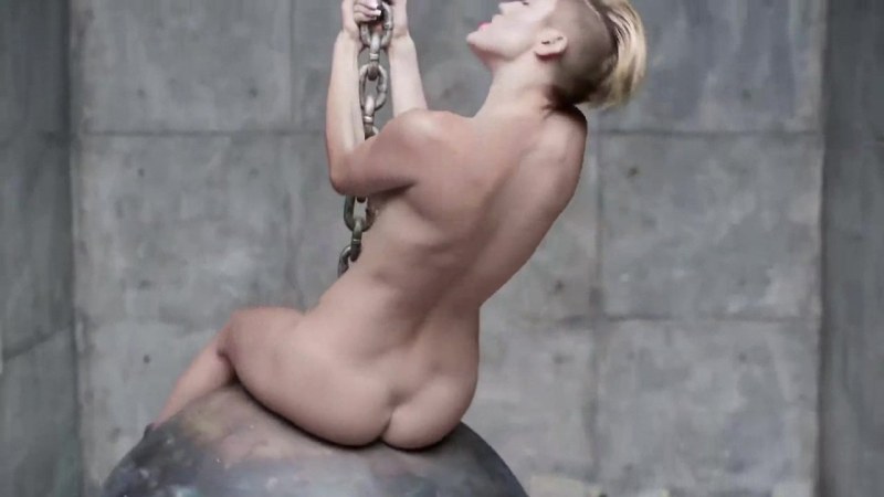 Майли Сайрус Wrecking Ball naked