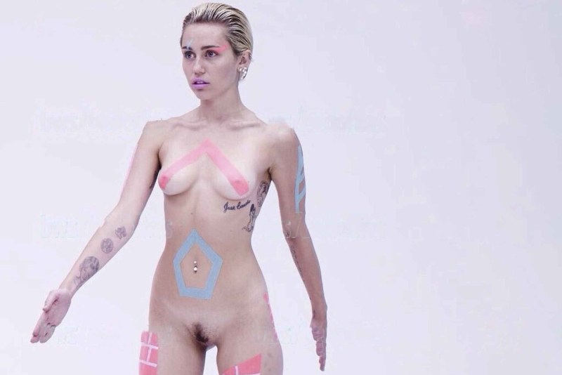 Майли Сайрус Wrecking Ball голая