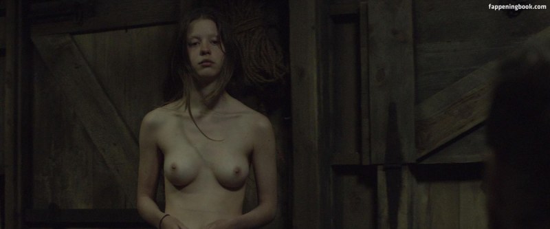 Анастасия Микульчина ню